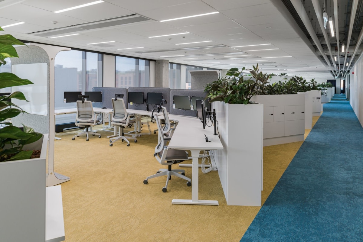 波兰 Skanska Krakow 办公室 · 绿色环绕,功能丰富的创新工作环境-23