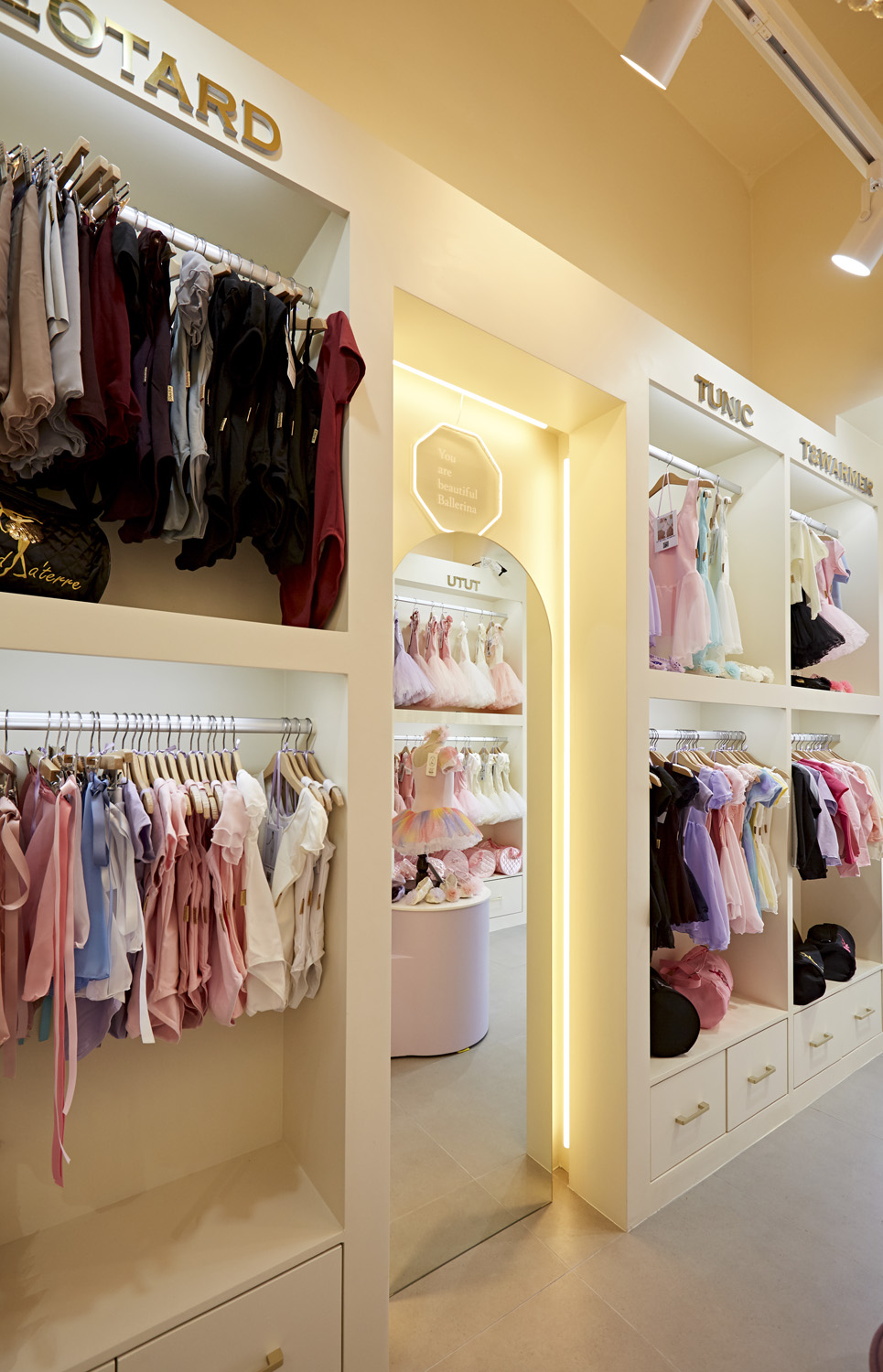 可爱六平米店铺，展现精致百货设计魅力-10