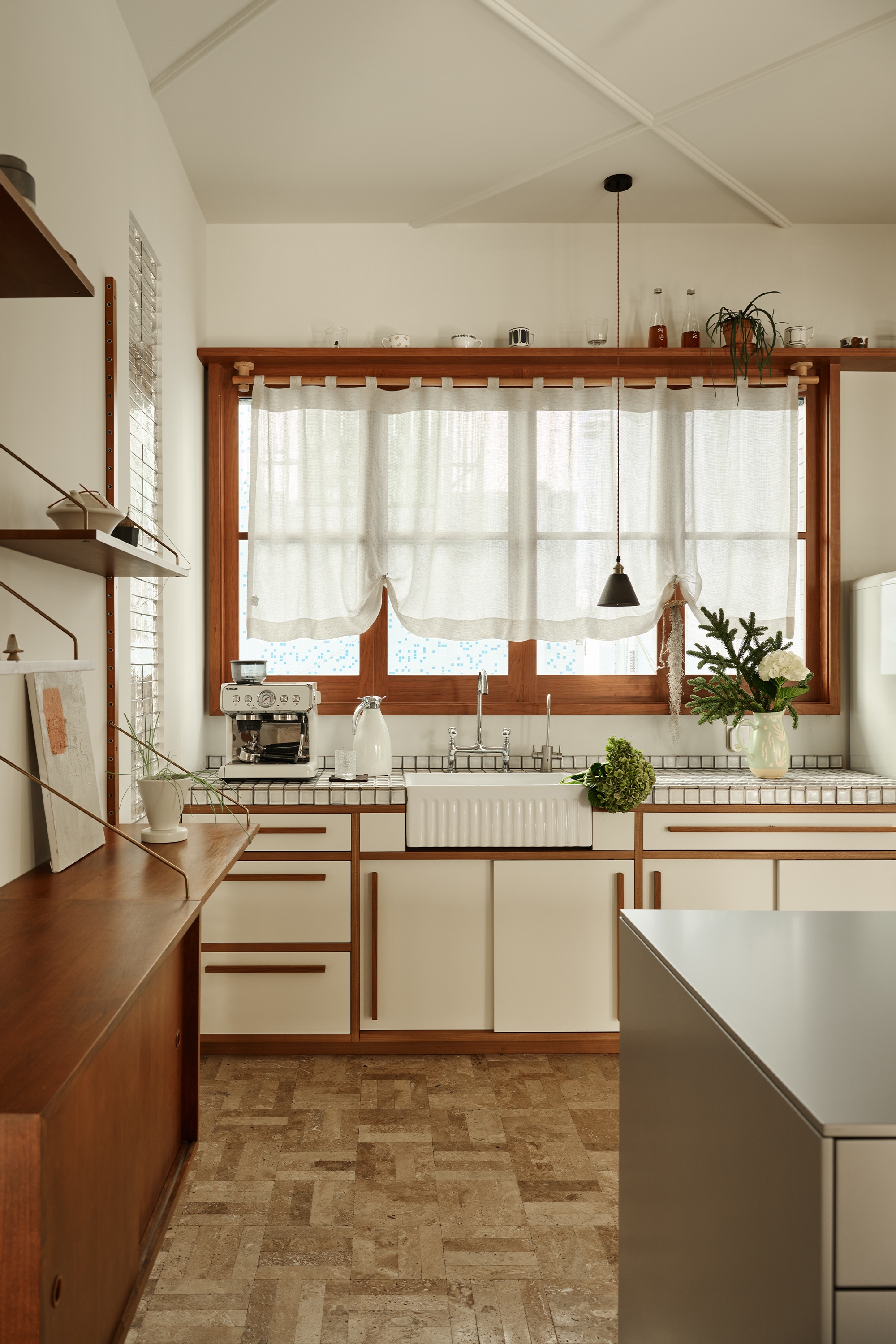 呼吸式美学:在粗粝与诗意间自由生长的空间叙事丨山与空间设计-12