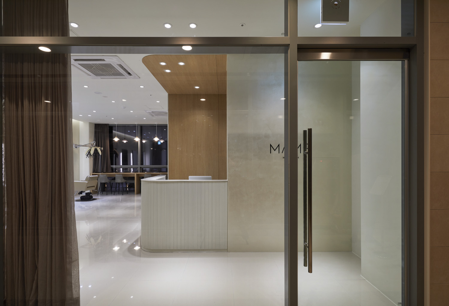 20 平米美容室，现代简约风的设计魅力-13