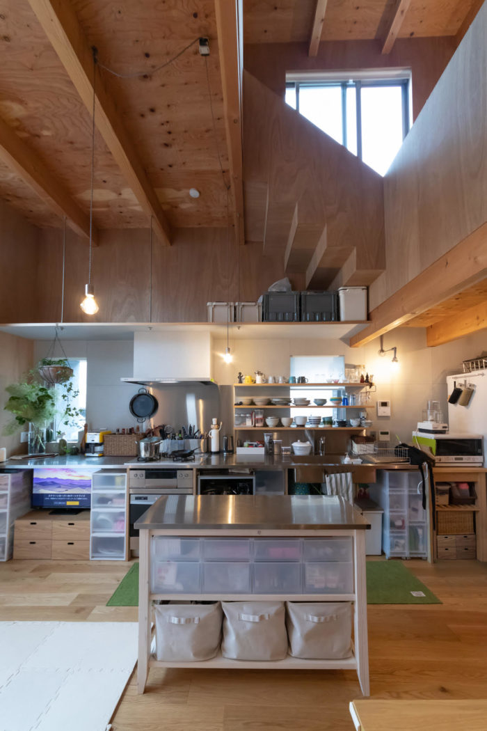 素朴な素材感でシンプルに光と風がぐるりと回遊抜け感が心地いい家 | Architecture | 100%LiFE-0