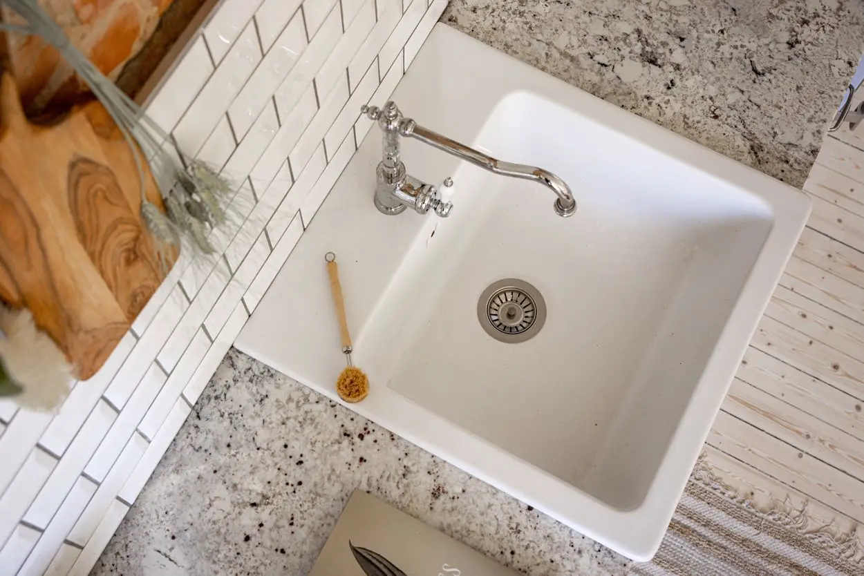 巧妙的屋顶窗 | 瑞典斯德哥尔摩公寓的独特设计-15