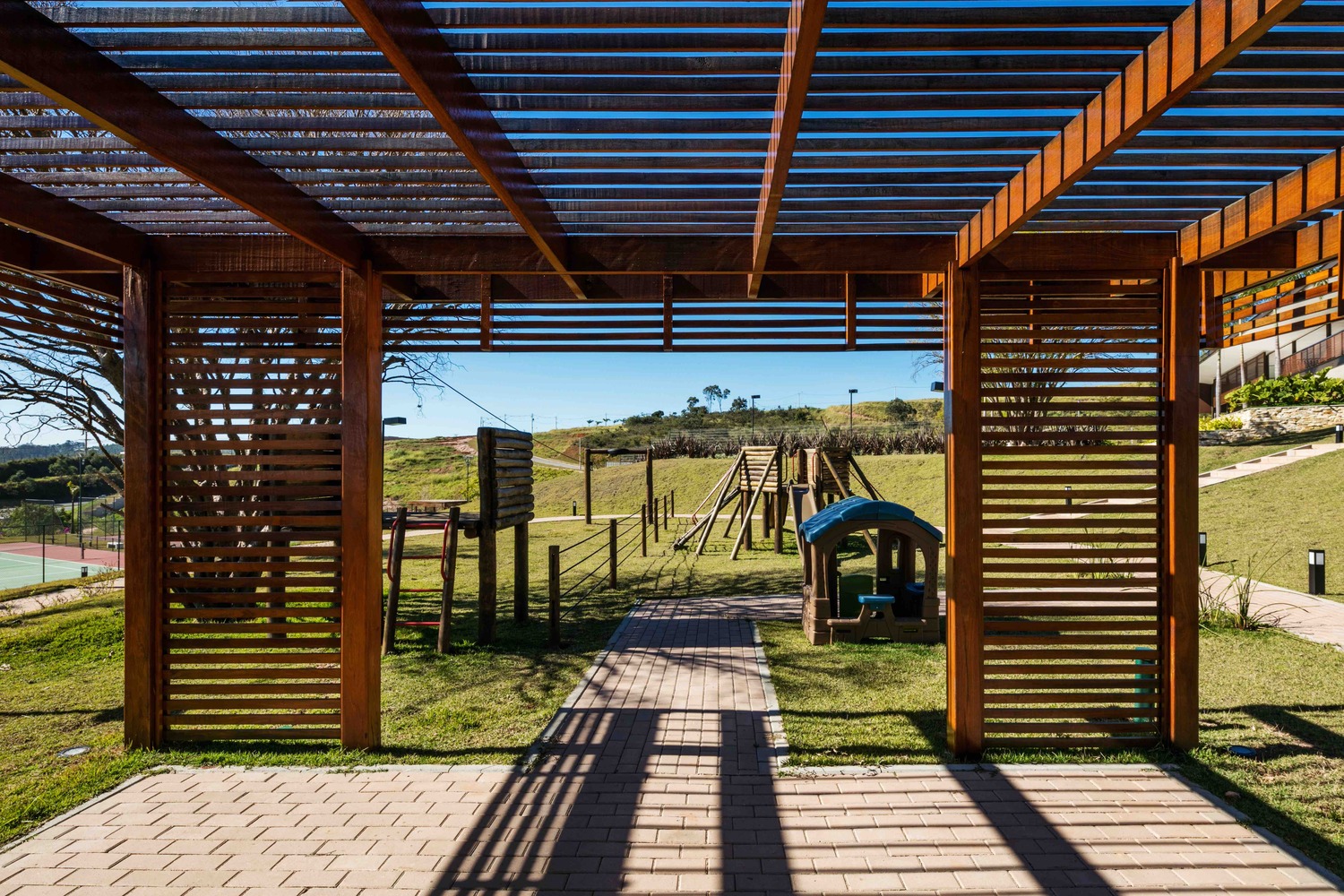 巴西自然景观中的社交俱乐部总部-59