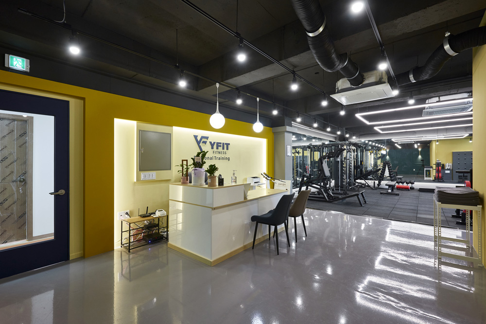 “韩国 YFIT 健身中心，色彩斑斓的室内设计引人注目”-4