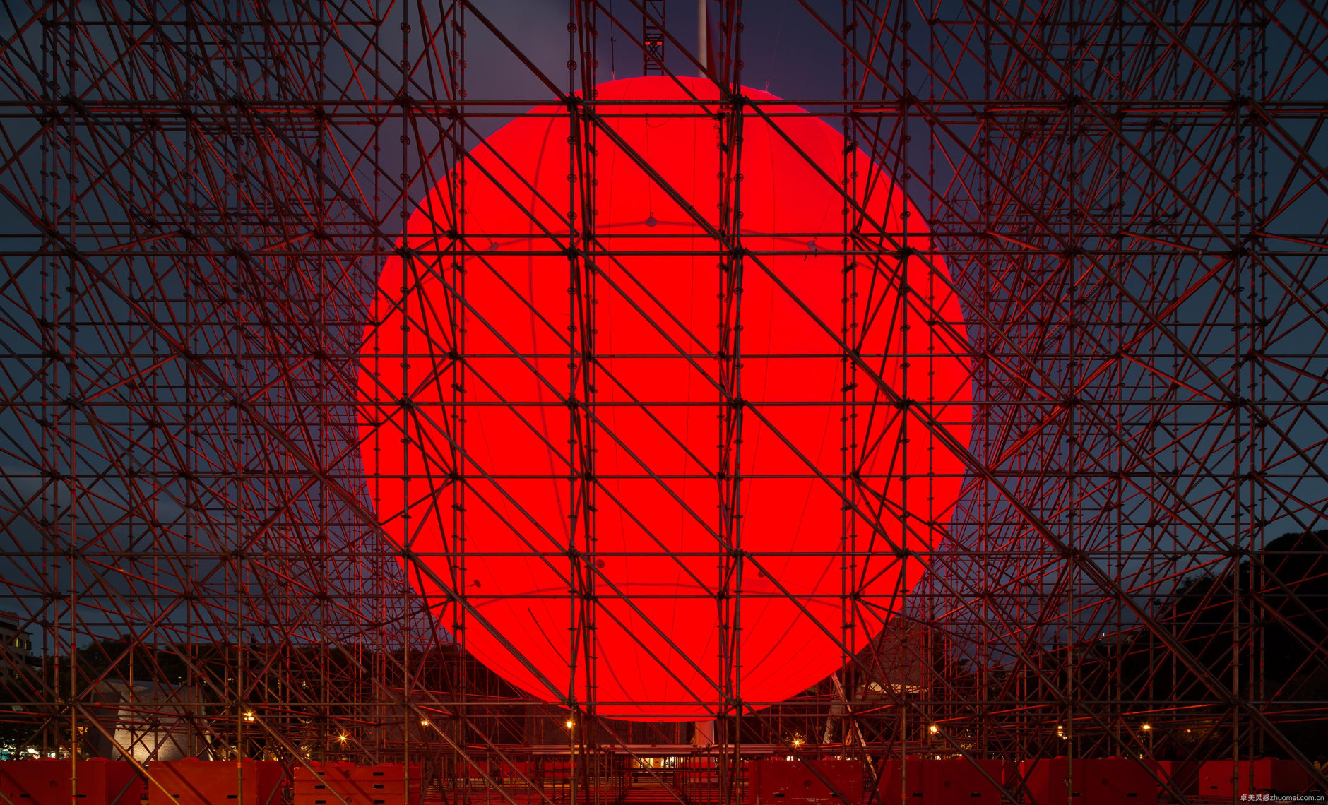 SpY 打造巨型红色球体装置"Tierra"，反思人类与地球的关系-18