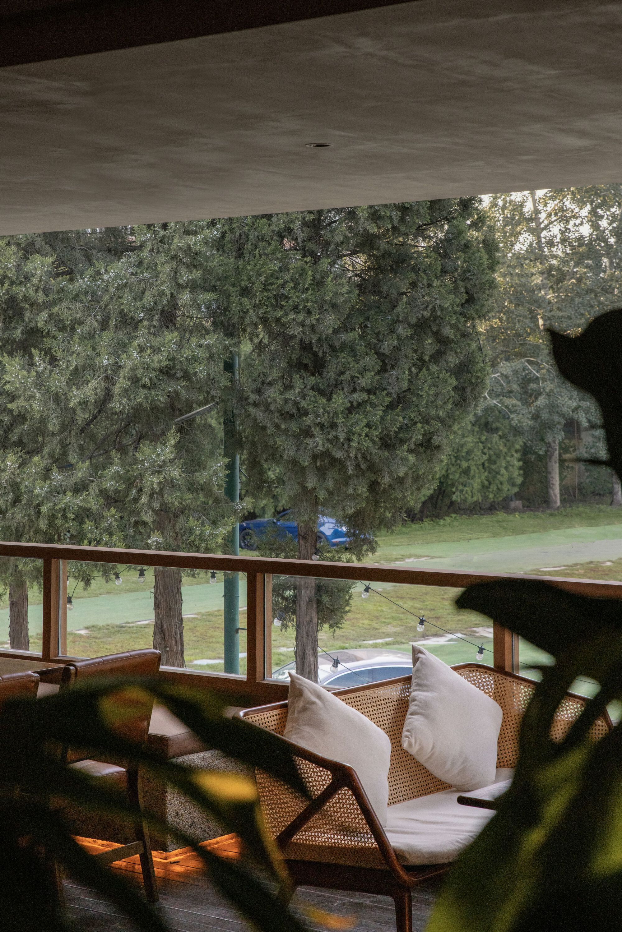 The Bond by hide&seek Bar & Restaurant / DAGA Architects-34