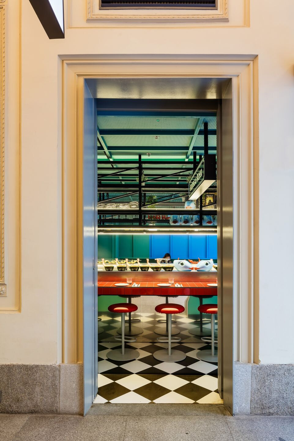 色彩盛宴 | Madrid Las Chicas, Los Chicos y Los Maniquís 餐厅设计-8