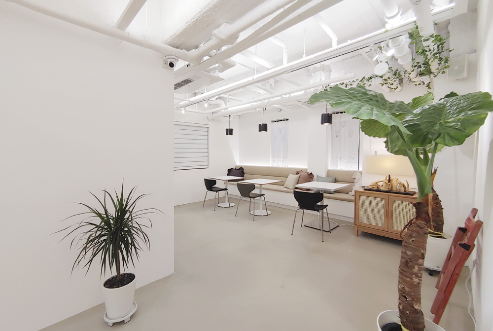 简约白色调的 Lineup Cafe-15