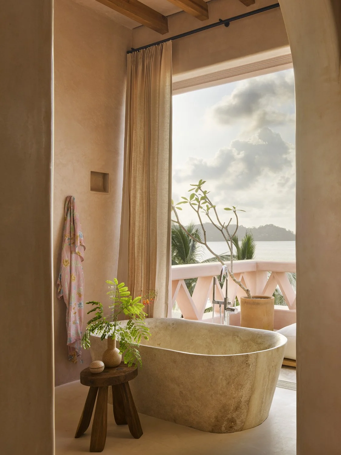 玫瑰宫

注：Casa Rosada 通常指位于阿根廷布宜诺斯艾利斯的总统府，因其建筑外观多为粉色（玫瑰色）而被称为玫瑰宫  丨墨西哥-40