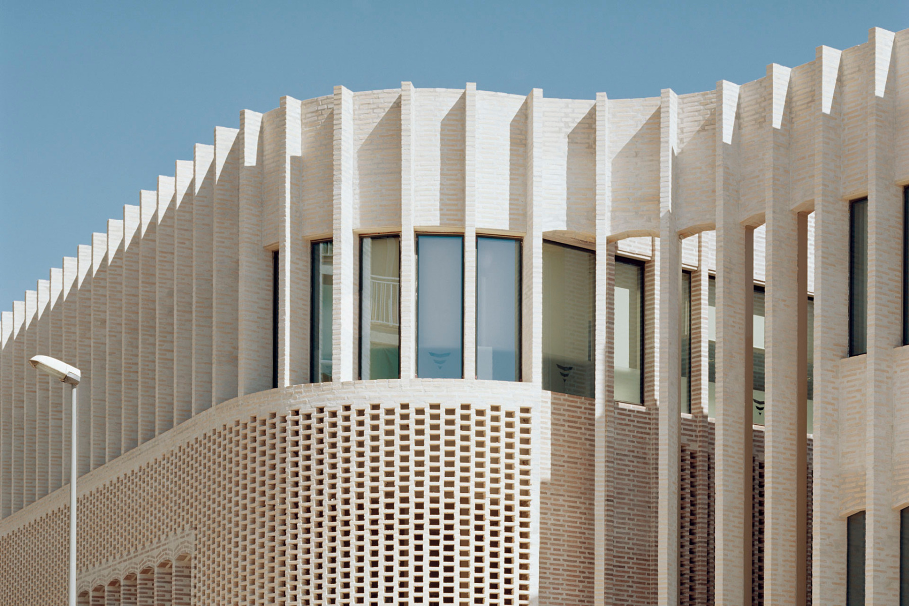 巴塞罗那附近的日间诊所丨BAAS arquitectura + CASA Solo-28