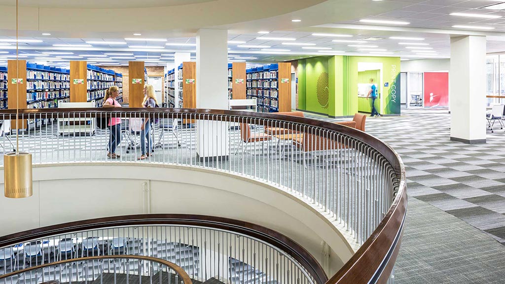 San Jacinto College 图书馆翻新-8