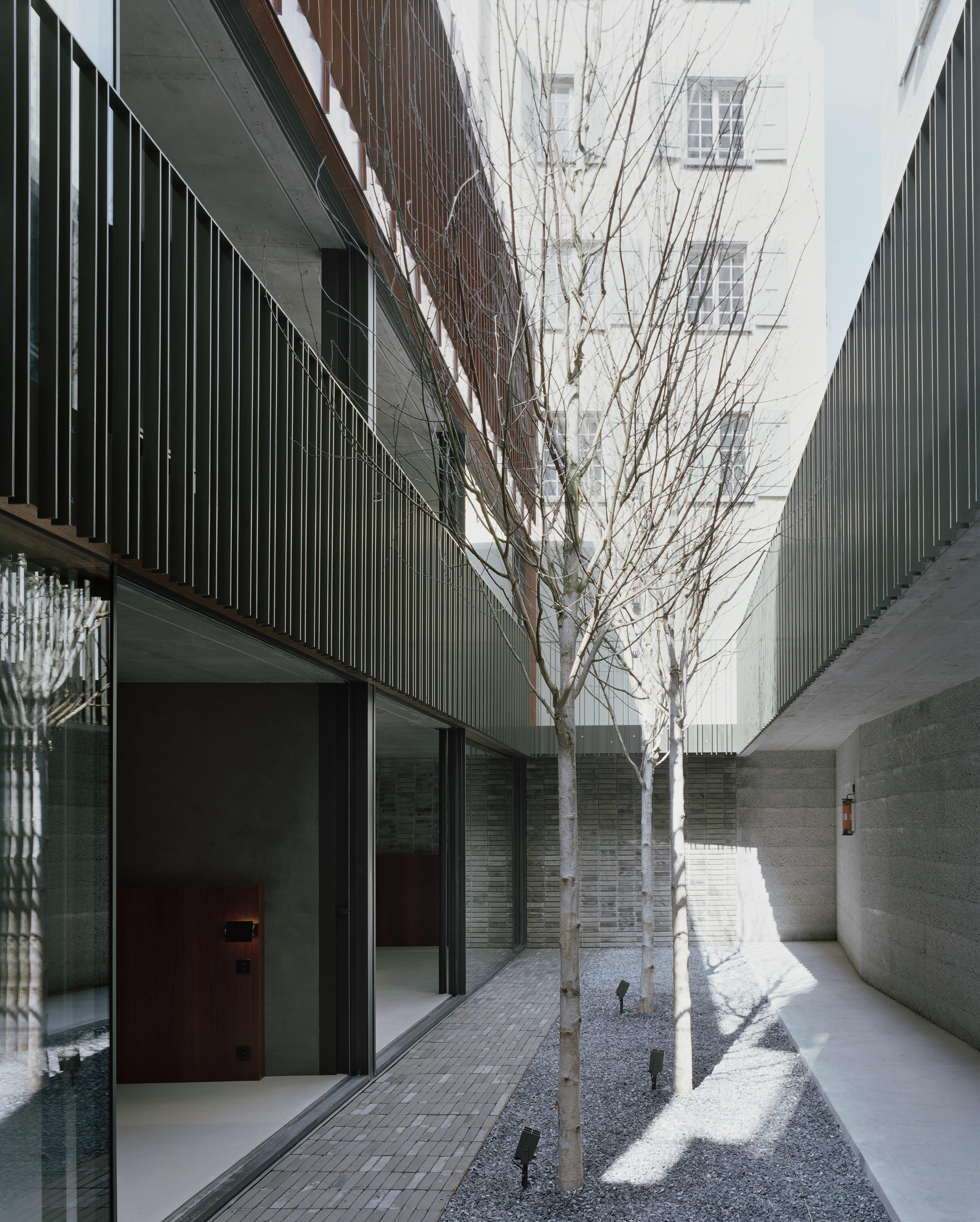 废弃庭院重生，库珀屋顶点亮现代空间-10