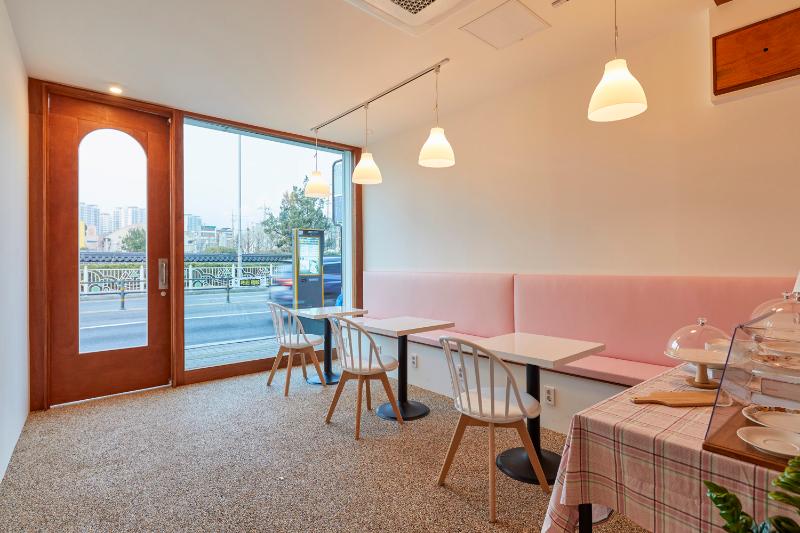 甜蜜乡村风 15 坪甜点店设计-5