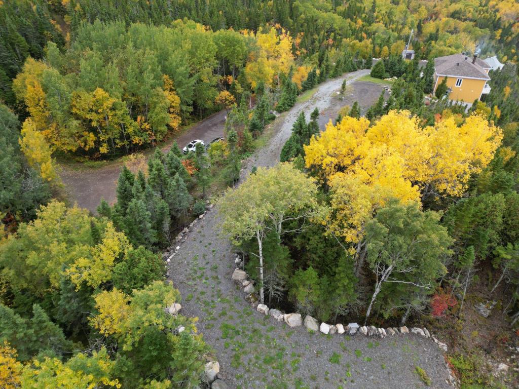 圣西蒙  里穆斯基山上的漂亮住宅丨加拿大魁北克-22