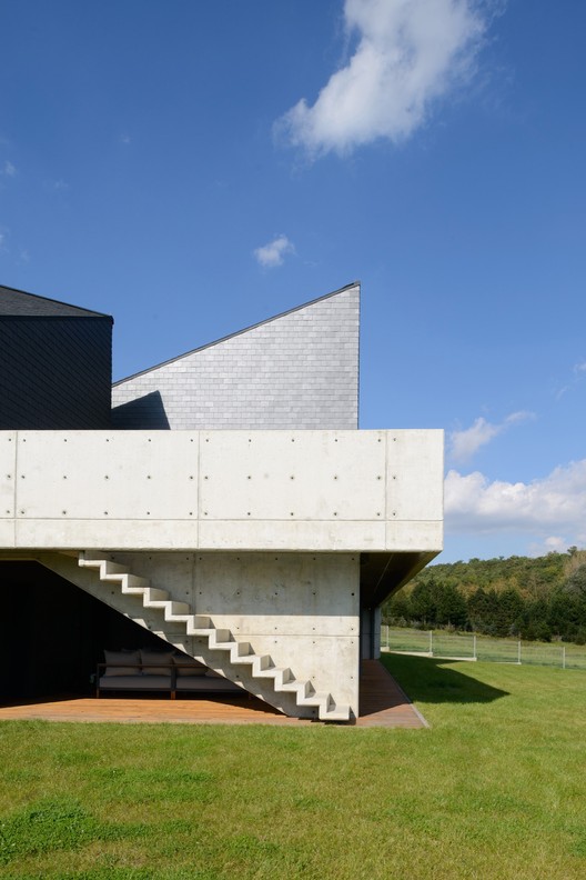 波兰 Krostoszowice 村庄的倾斜屋顶家园-14