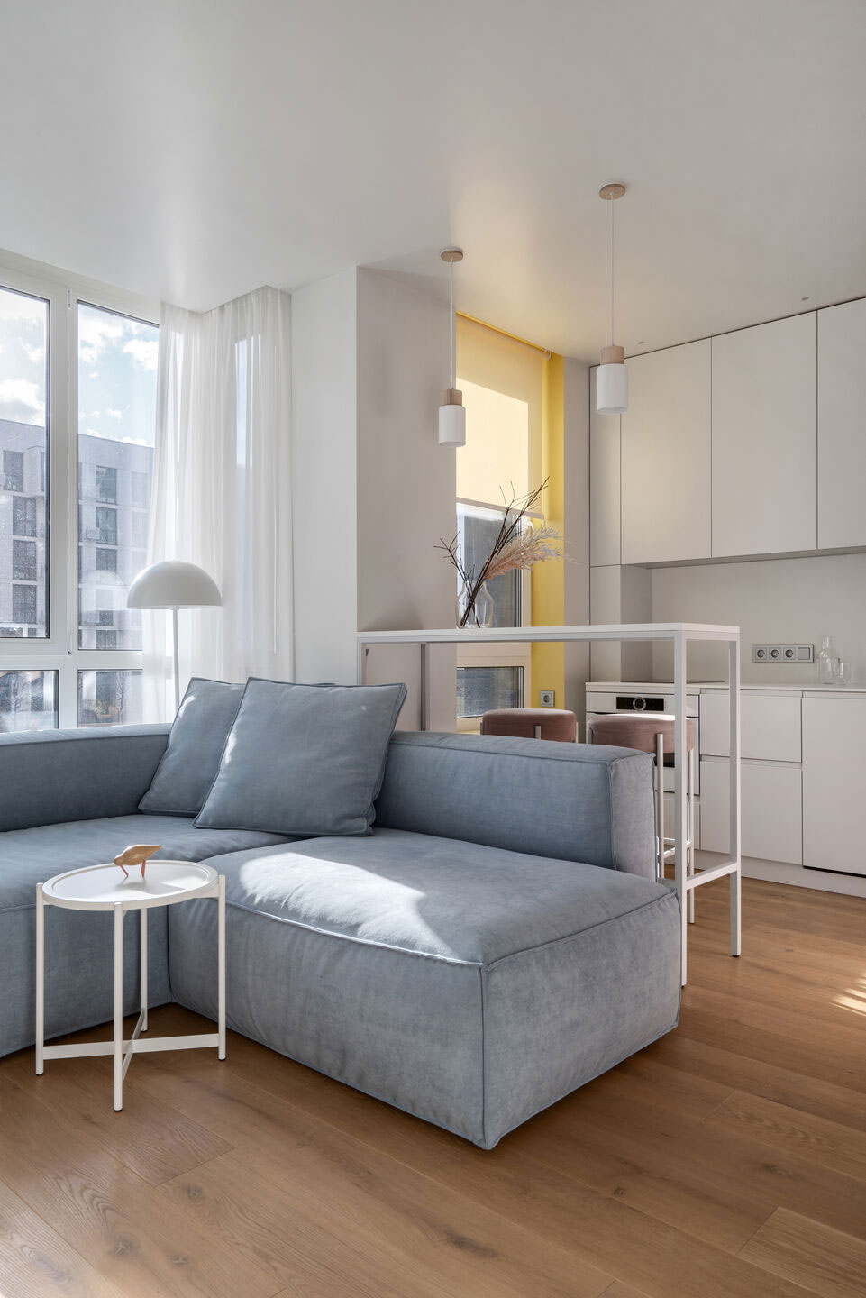 基辅 32㎡小公寓 | 粉色、蓝色、黄色打造温馨迷你空间-2