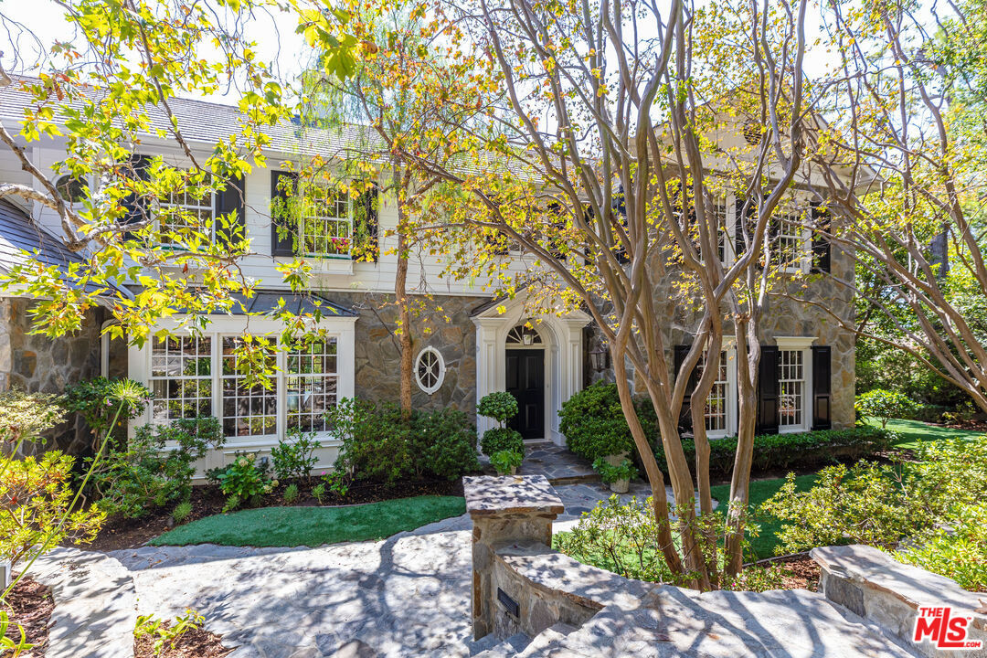 Beverly Hills Homes are Luxurious, Beautiful -- and Expensive-8