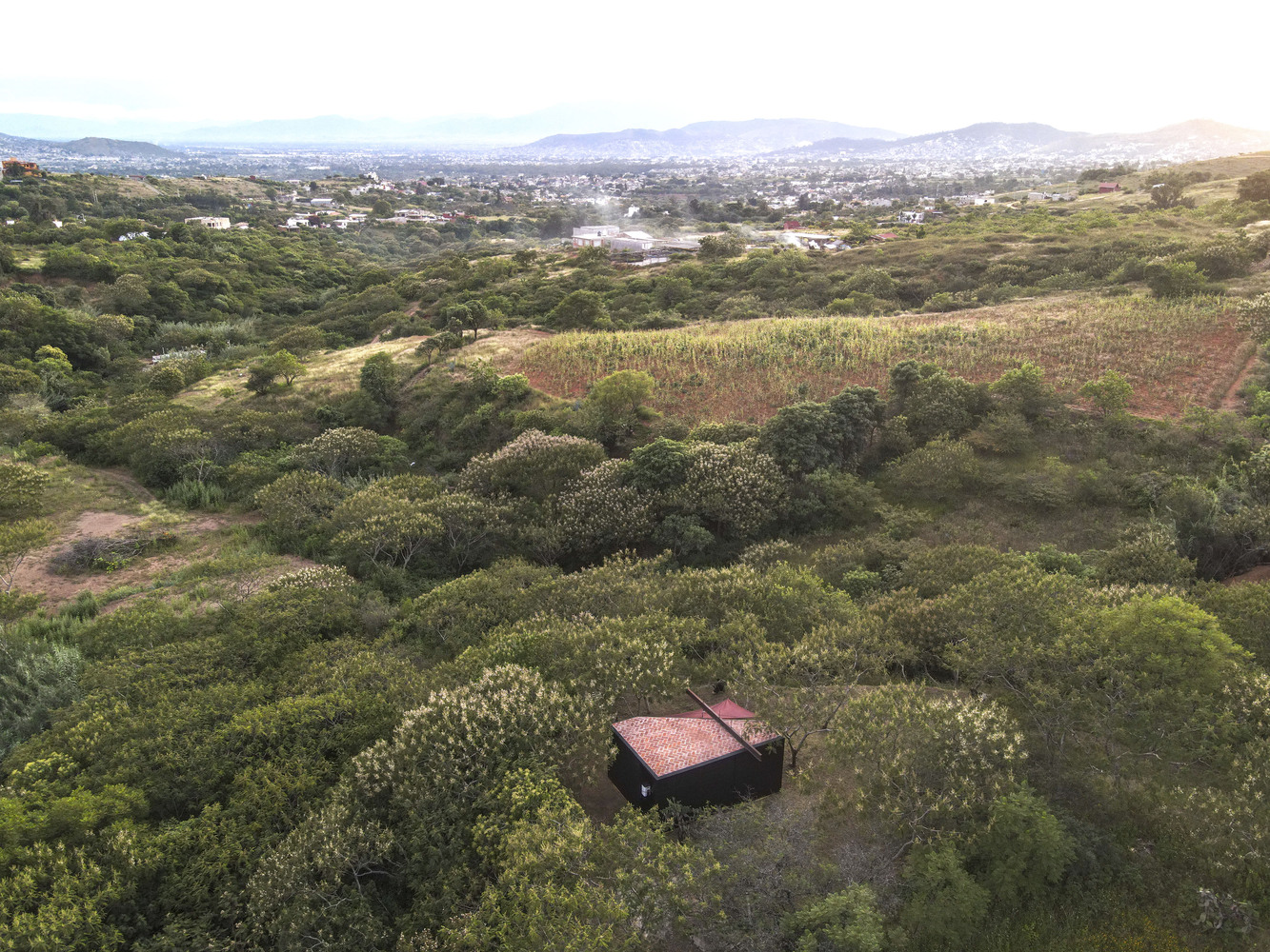 墨西哥 Bungalow H 简约混凝土黑盒子丨ET.co-6