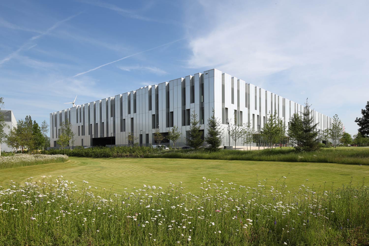 天空英国总部 | 绿色生态的办公环境-16