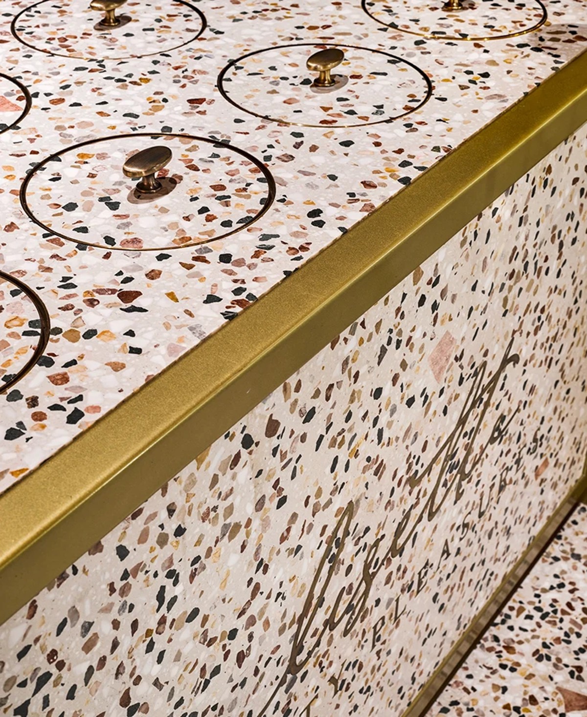 土耳其珠宝店般精致的巧克力店-17