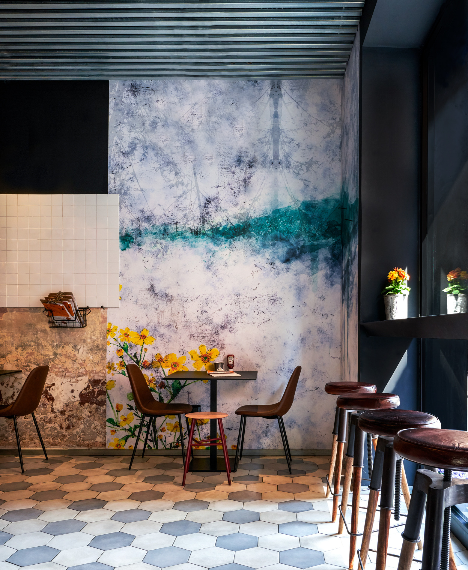 铁与火的烹饪艺术,打造独特汉堡空间-2