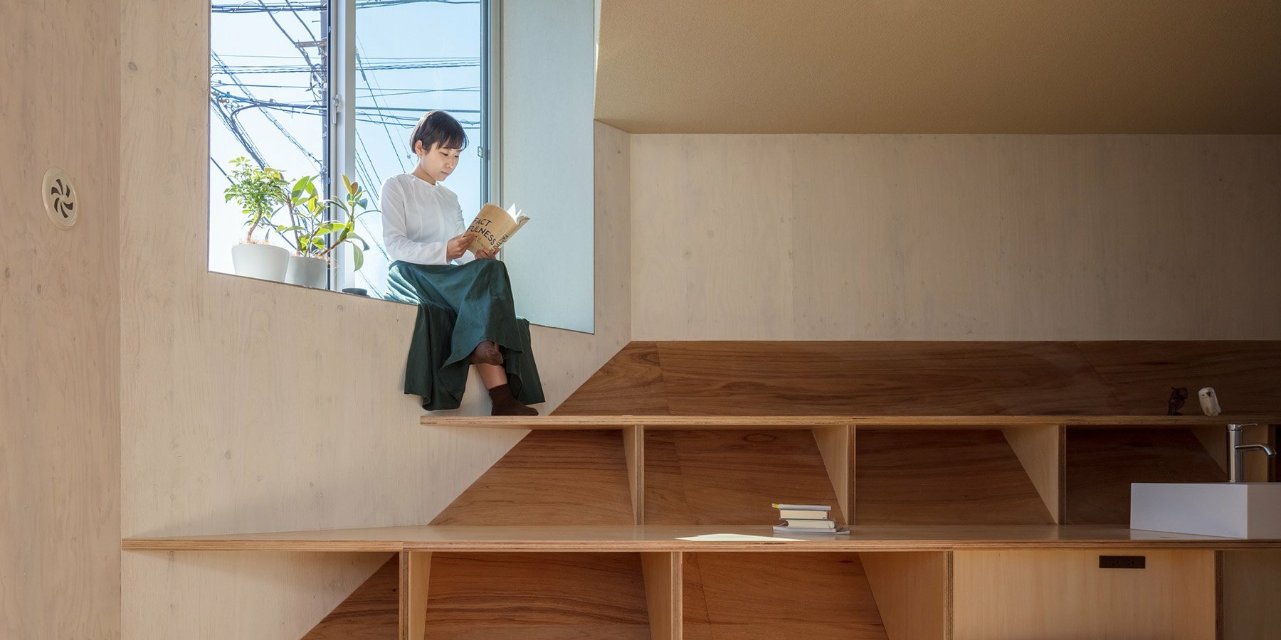 "东京'公寓 S' | 倾斜角落与宽敞开口赋予空间活力"-13