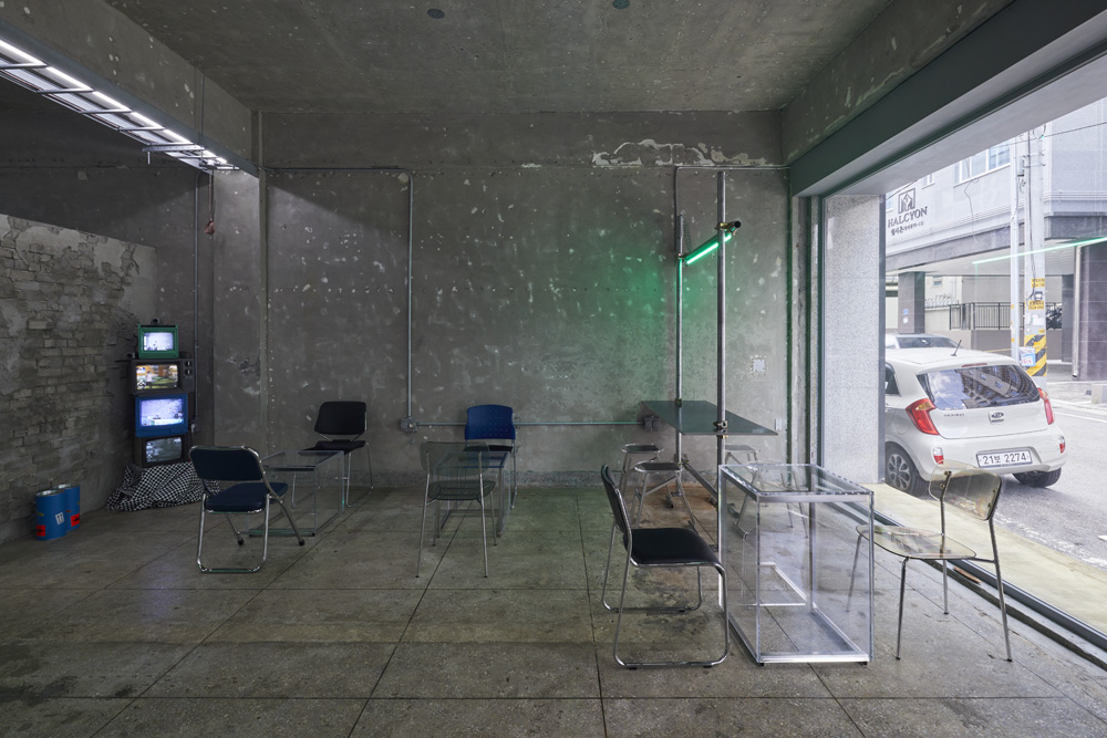 照明点亮的工业风咖啡厅设计-6