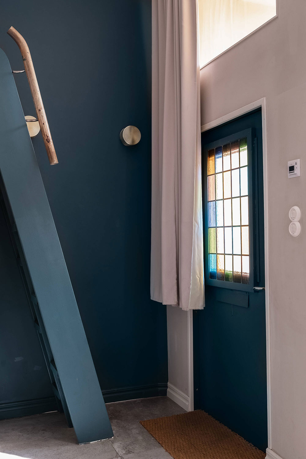 "斯德哥尔摩 42㎡小公寓，超高层高搭配复古风设计"-18