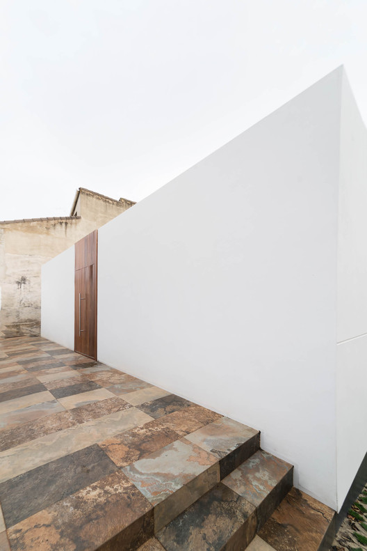 巴伦西亚丘陵景观中的白色棱镜住宅-28