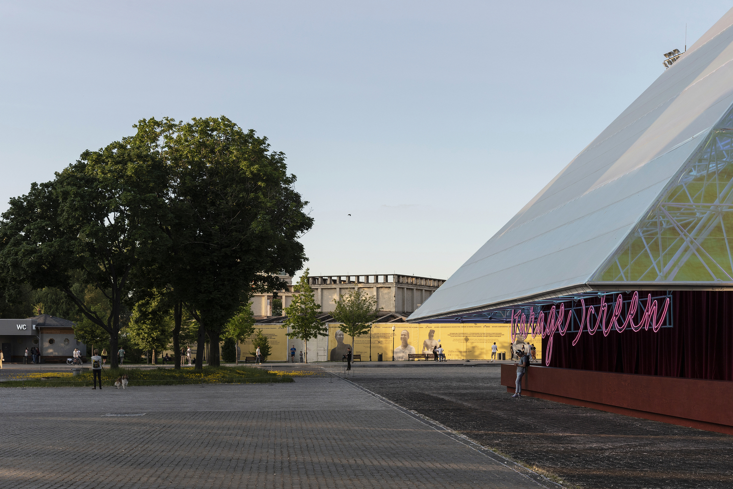 900 平米车库影院，SYNDICATE Architects 打造独特观影空间-15