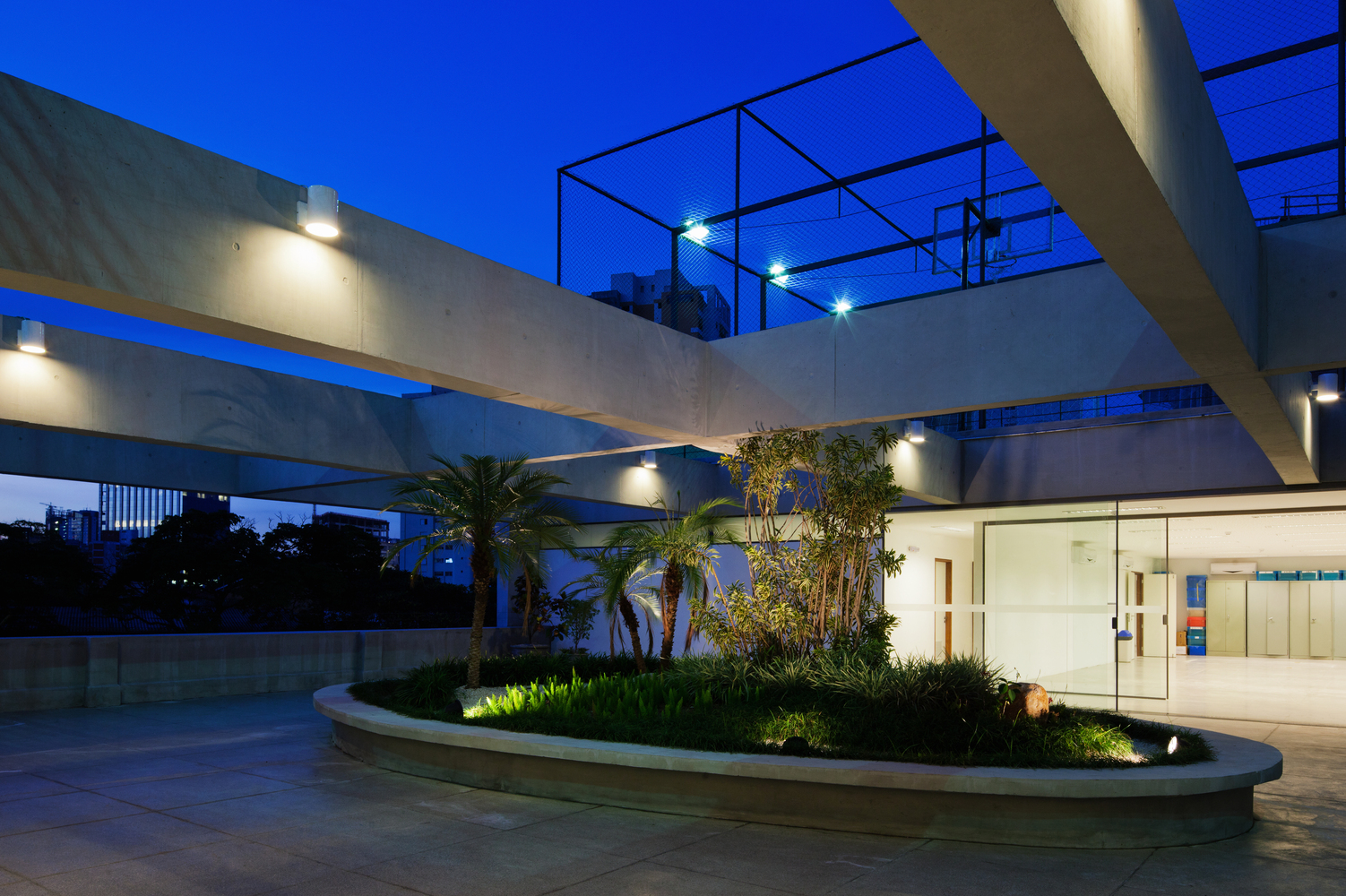 巴西 Shalom 社区中心·混凝土巨石构建的和谐空间-26