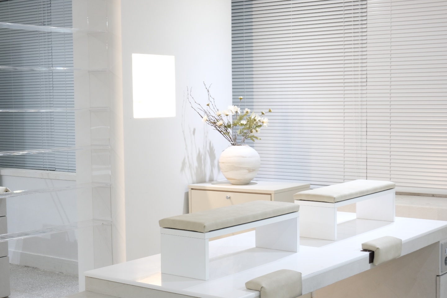 白色调高级氛围的 30 平米小户型设计-15