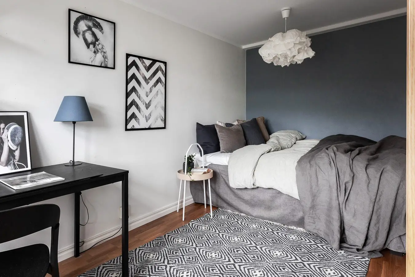 小户型巧用阁楼空间 打造明亮卧室-13