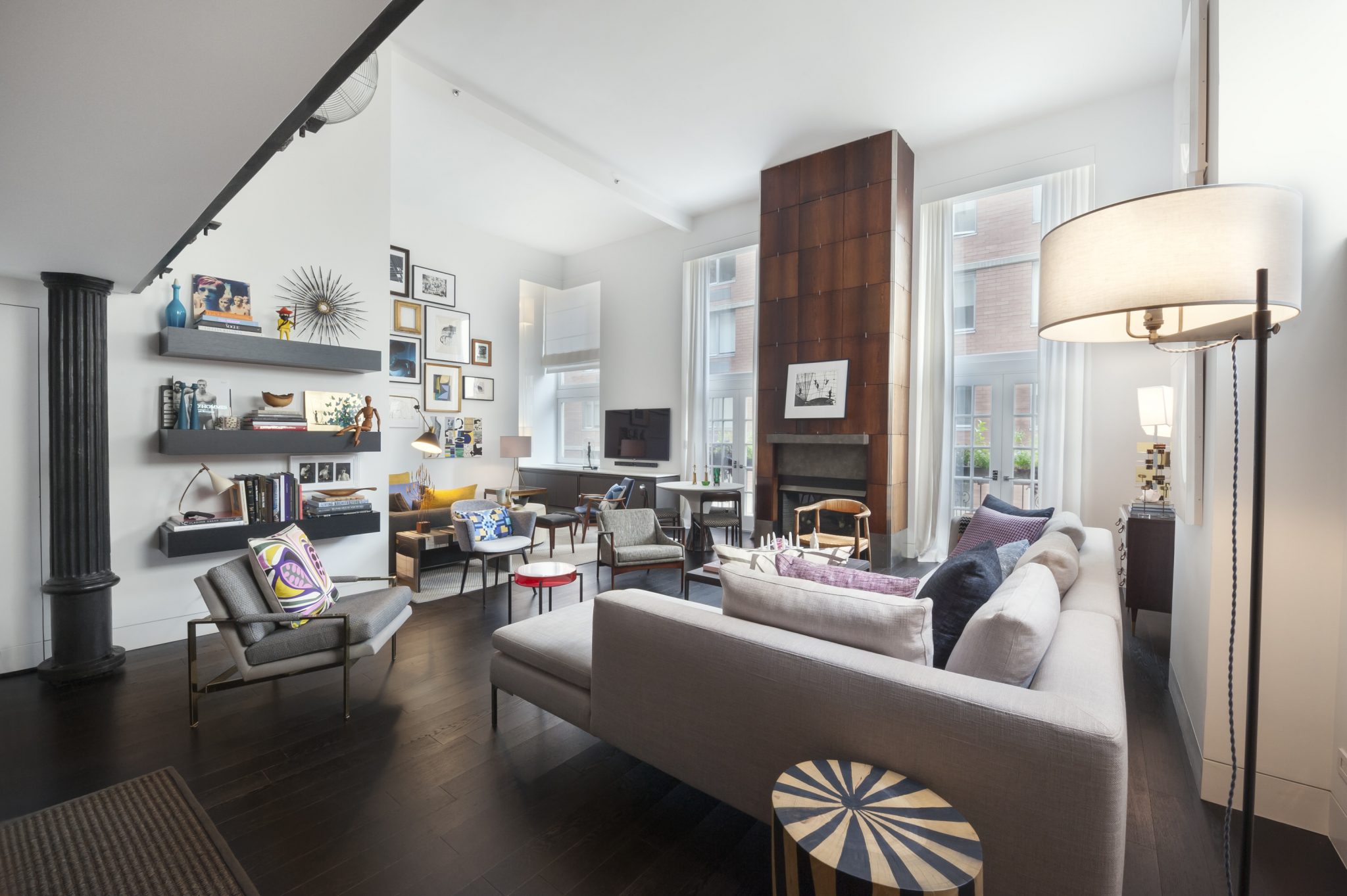 MRTA 打造现代艺术画廊般的切尔西复式公寓-2