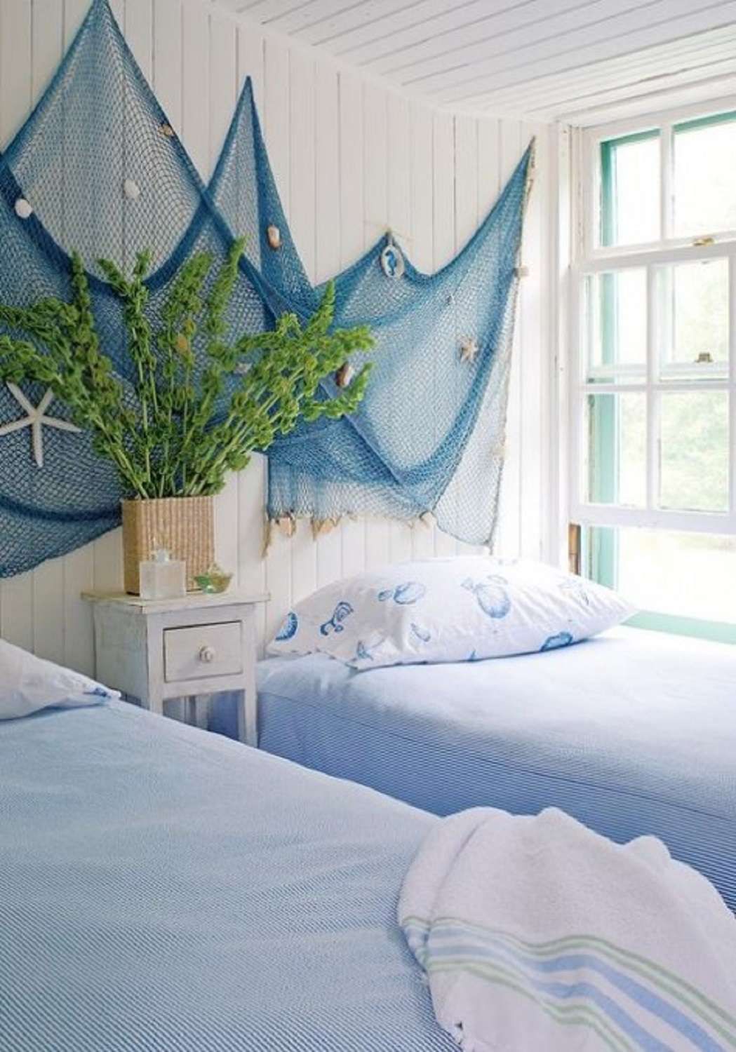 40 Beach Themed Bedroom Ideas to Take You Away-23