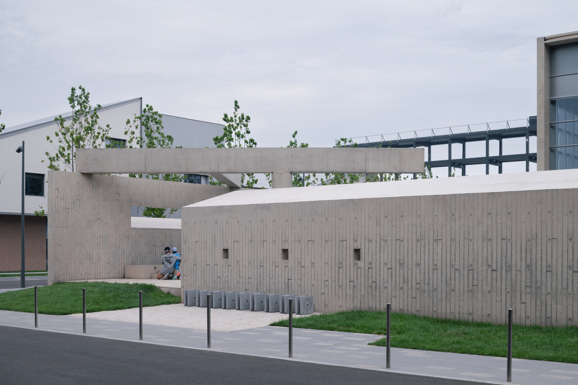 Aranya North Shore Community Sports Center / Atelier XÜK-21