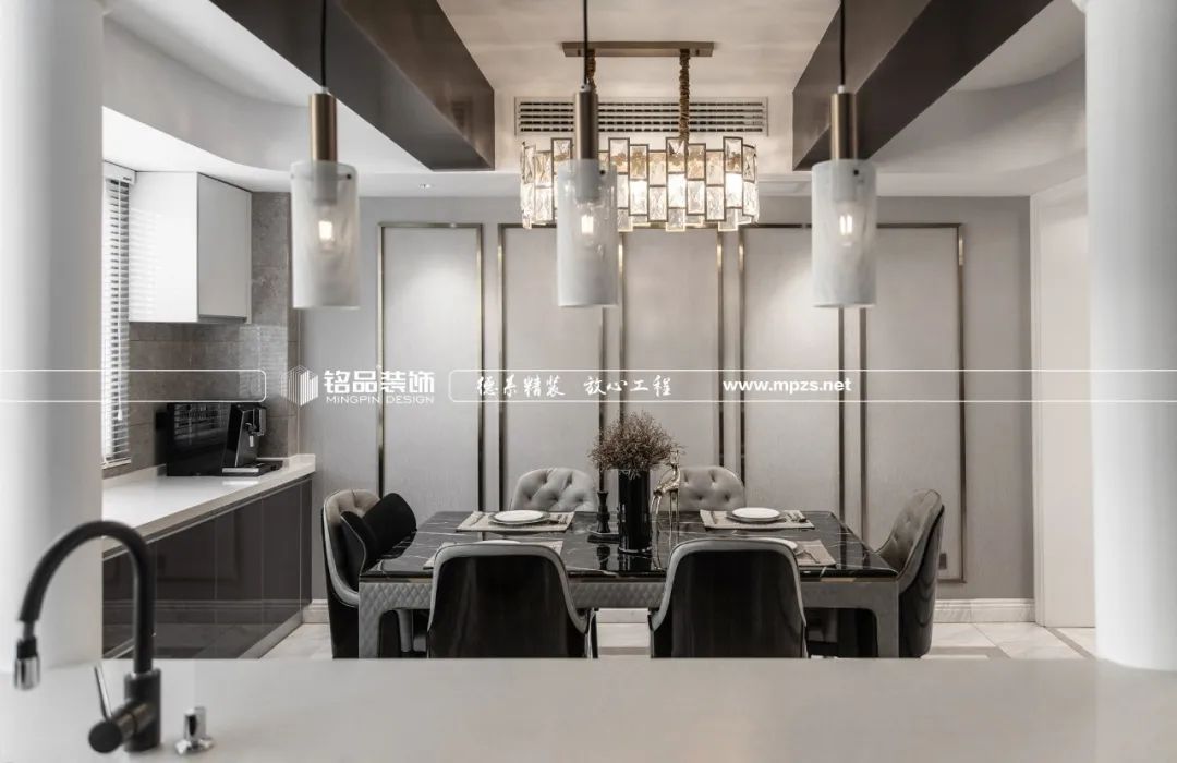 龙湖滟澜山现代轻奢案例，客餐厅打通扩容 1/3-33