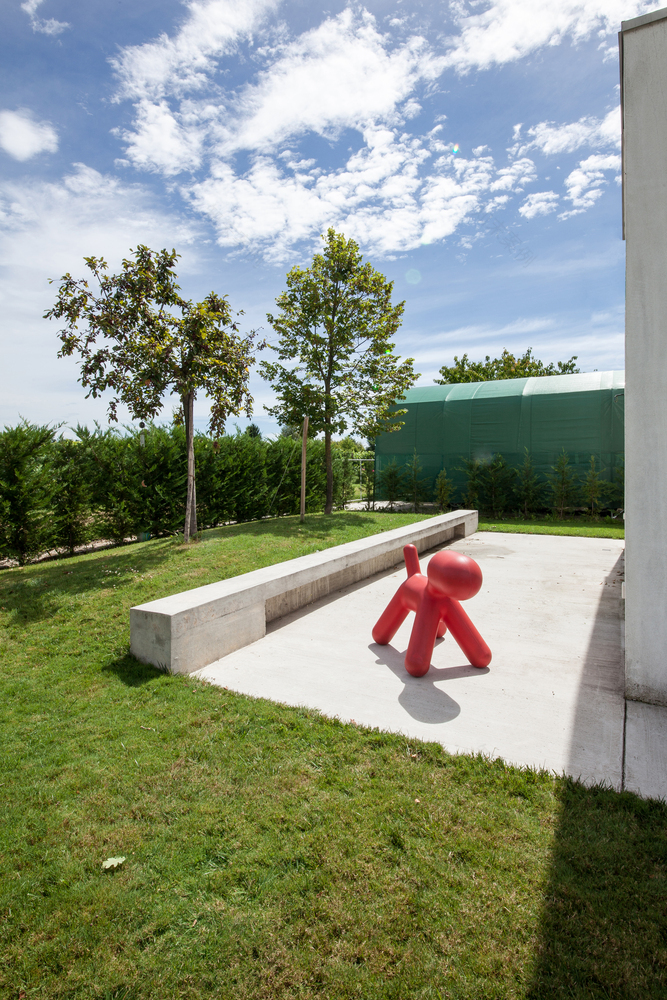 意式乡村里的现代扩建-26