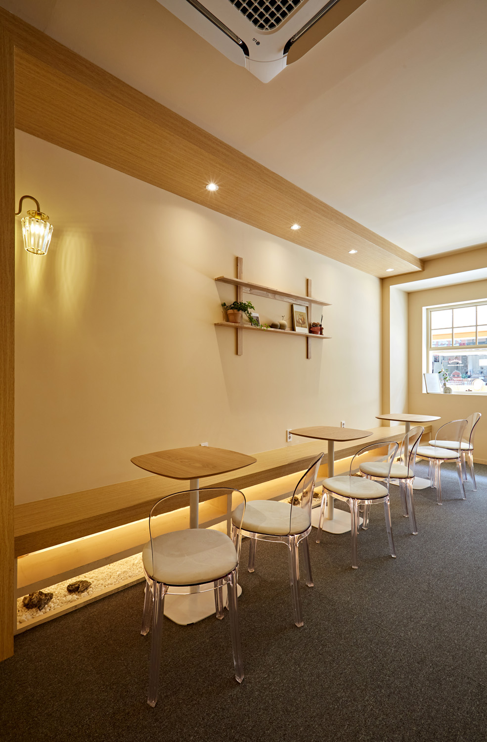 13 坪天安咖啡馆 | 明亮温馨的白色&木质空间-13