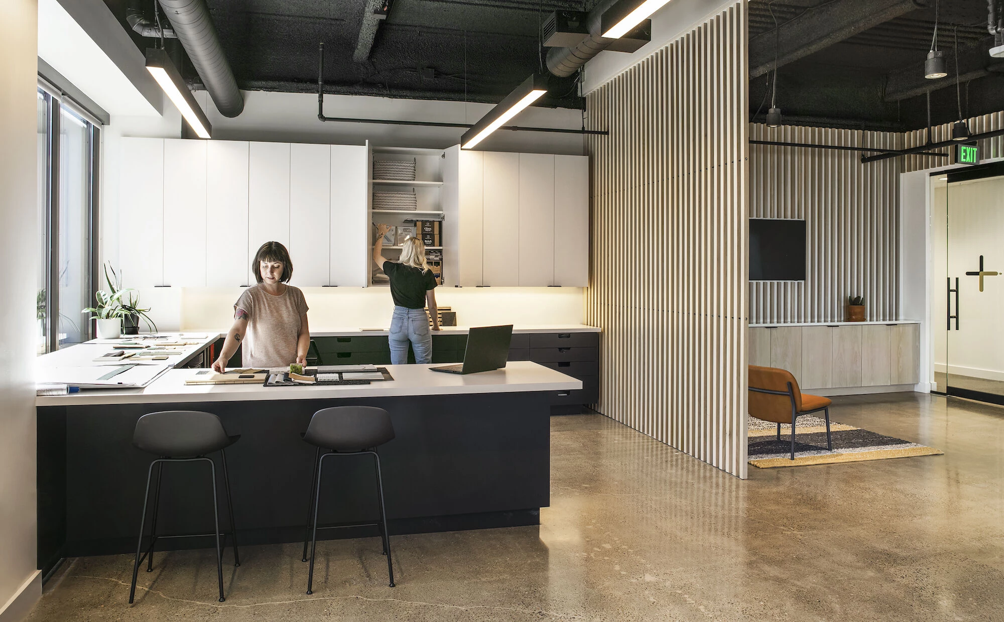 美式极简风办公空间设计丨美国波特兰丨DESIGN+BUILD Workspace-19