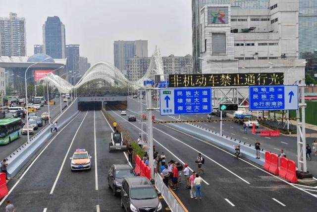 武汉建成亚洲最大城市地下综合体 -- 光谷广场综合体-30
