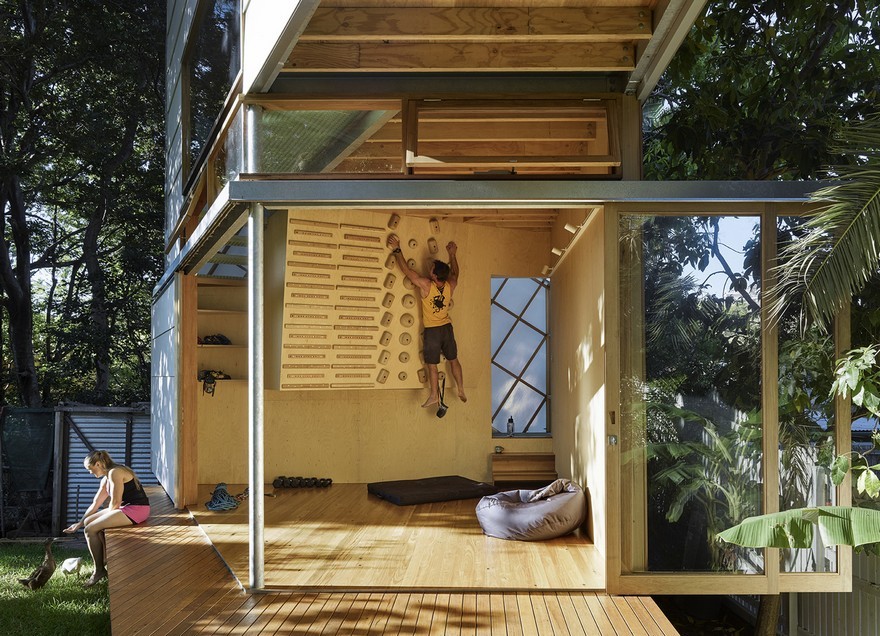 Modern Treehouse Designed as a “Weekender in the Backyard” for a Young Couple-23