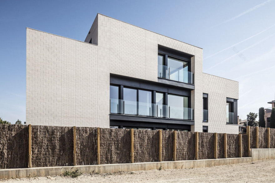 白色光影盛宴——巴塞罗那 Casa Bialps 别墅设计-18