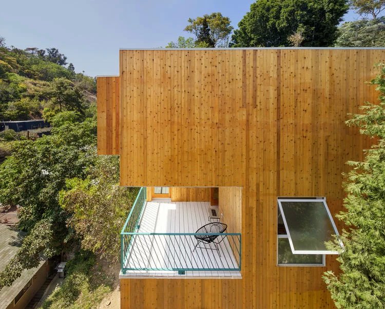 双胞胎在小房子很多空间向外延伸-1