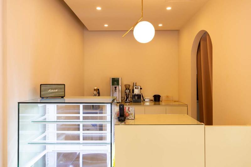 简约清新六坪蛋糕店设计-3