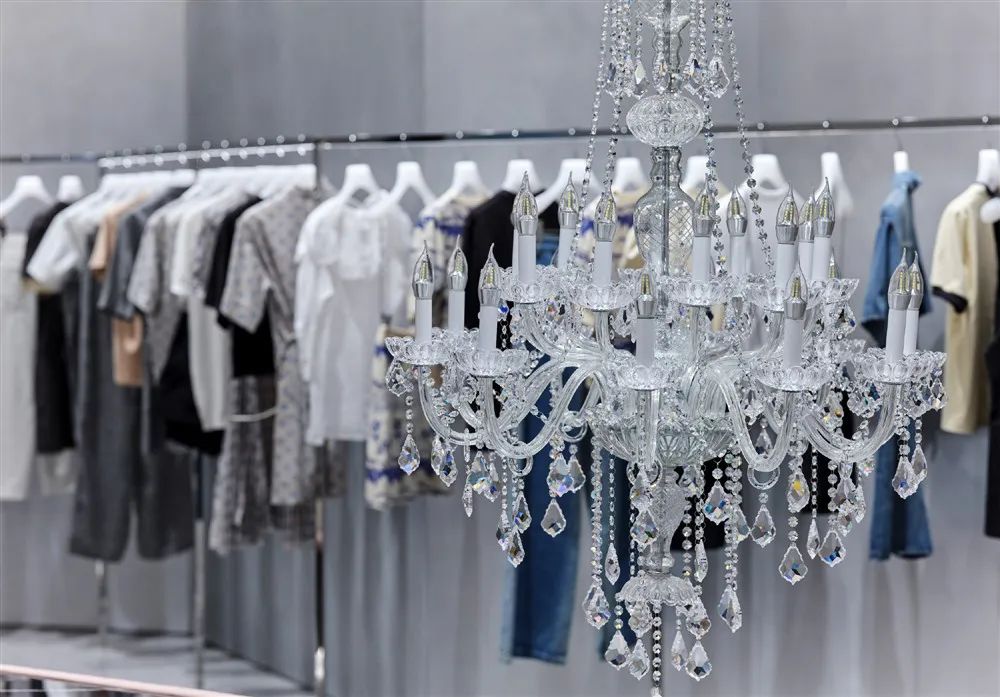 港汇恒隆全新 DAZZLE 女装店设计丨中国上海-5
