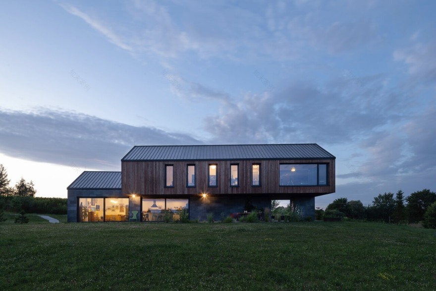 Dom na wzgórzu - reinterpretacja klasycznej bryły w projekcie w Radziszowie - PLN Design-11