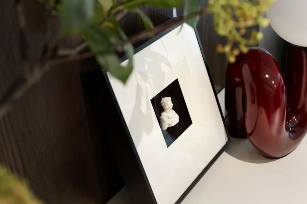 圣日尔曼大道的极简浪漫 | 黑白灰++ 铁锈红的家-51