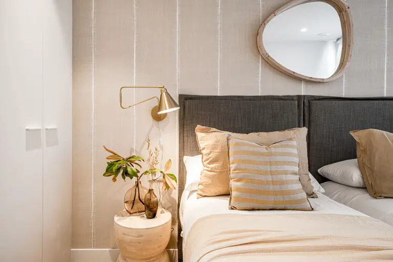 西班牙木质设计公寓,打造温馨现代生活空间-17