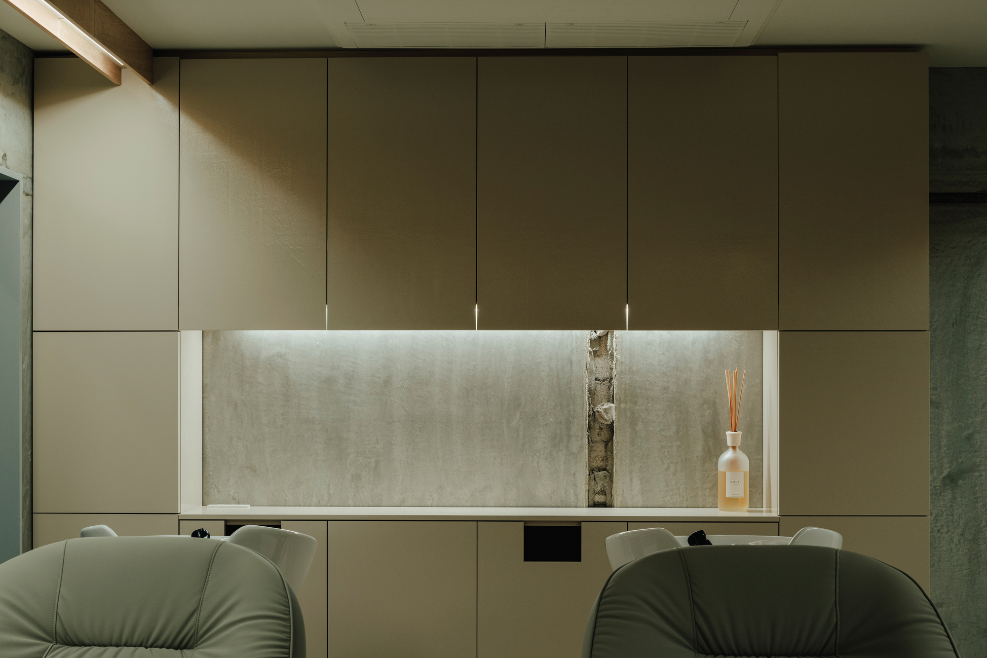 理发店丨日本广岛丨FATHOM-8